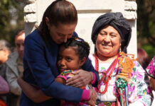 Sheinbaum devela esculturas de mujeres ancestras en el Paseo de las Heroínas, en CDMX Sheinbaum devela esculturas de mujeres ancestras en el Paseo de las Heroínas, en CDMX