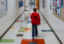 “¿Puedo ser simplemente un niño?” Redadas migratorias intimidan a estudiantes "¿Puedo ser simplemente un niño?" Redadas migratorias intimidan a estudiantes