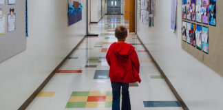 “¿Puedo ser simplemente un niño?” Redadas migratorias intimidan a estudiantes "¿Puedo ser simplemente un niño?" Redadas migratorias intimidan a estudiantes