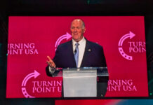 Homan viaja a Minneapolis mientras la Casa Blanca, arrinconada, suaviza el tono Homan viaja a Minneapolis mientras la Casa Blanca, arrinconada, suaviza el tono