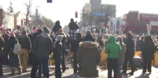 Agentes federales matan a tiros a un hombre en Minneapolis durante protesta Agentes federales matan a tiros a un hombre en Minneapolis durante protesta