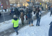ICE arresta a personal escolar de Minneapolis y lanza gases lacrimógenos a estudiantes ICE arresta a personal escolar de Minneapolis y lanza gases lacrimógenos a estudiantes
