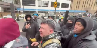 Manifestantes en pro y en contra de ICE chocan durante redada migratoria en Minneapolis Manifestantes a favor y en contra de ICE se enfrentan durante redada migratoria en Minneapolis