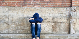 Los jóvenes sin hogar dicen que necesitan más de las escuelas y los servicios sociales Los jóvenes sin hogar dicen que necesitan más de las escuelas y los servicios sociales