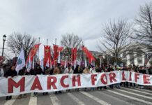 Trump bloquea ayuda exterior para atender a transgéneros, dice Vance en marcha antiaborto Trump bloquea ayuda exterior para atender a transgéneros, dice Vance en marcha antiaborto