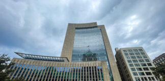 Director de ICE, Todd Lyons, libera a detenido tras reprimenda de juez federal Director de ICE, Todd Lyons, libera a detenido tras reprimenda de juez federal