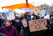 Miles de personas marchan en Minneapolis para protestar contra ICE tras tiroteo Miles de personas marchan en Minneapolis para protestar contra ICE tras tiroteo