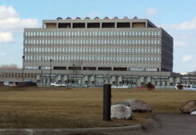 Kristi Noem limita visitas de supervisión a centros de detención; demócratas protestan Noem limita visitas de supervisión a instalaciones de inmigración; demócratas protestan