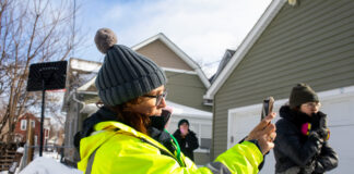 Abogados afirman que observadores de ICE están protegidos por la Constitución Abogados afirman que observadores de ICE están protegidos por la Constitución