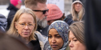 Niegan acceso al centro de detención de inmigrantes en MN a representantes demócratas Niegan acceso al centro de detención de inmigrantes en MN a representantes demócratas