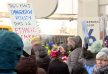 Alrededor de 100 detenidos en protestas contra ICE frente al aeropuerto Minneapolis-Saint Paul Alrededor de 100 detenidos en protestas contra ICE frente al aeropuerto Minneapolis-Saint Paul