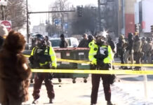 Imágenes y documentos contradicen relatos del DHS sobre incidentes de control de inmigración Imágenes y documentos contradicen relatos del DHS sobre incidentes de control de inmigración