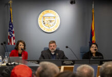 Un republicano busca declarar terroristas al Consejo de Relaciones Estadounidenses-Islámicas Un republicano que llamó a los musulmanes "malditos salvajes" quiere que un grupo de defensa sea declarado terrorista