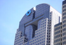 Trump demanda a JPMorgan por 5 mil mdd por “excluirlo de sus servicios bancarios” Trump demanda a JPMorgan por 5 mil mdd por "excluirlo de sus servicios bancarios"