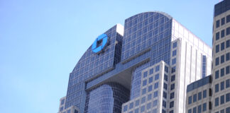 Trump demanda a JPMorgan por 5 mil mdd por “excluirlo de sus servicios bancarios” Trump demanda a JPMorgan por 5 mil mdd por "excluirlo de sus servicios bancarios"