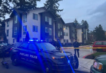 Agentes federales disparan y hieren a dos personas en el este de Portland, en Oregon Agentes federales disparan y hieren a dos personas en el este de Portland, en Oregon