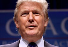 Trump lanza la “Britney señal”; le gritan “protector de pedófilos”, en Michigan Trump lanza la "Britney señal"; le gritan "protector de pedófilos", en Michigan