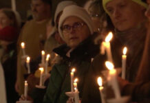 Protestas y vigilia continúan luego que un agente de ICE matara a una mujer en Minneapolis Protestas y vigilia continúan luego que un agente de ICE matara a una mujer en Minneapolis