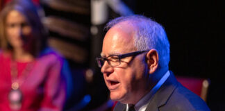 El gobernador Walz se retira de la carrera por la gobernación de Minnesota en 2026 El gobernador Walz se retirará de la carrera por la gobernación de Minnesota en 2026