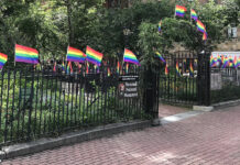 Gobierno de Trump retira banderas LGBTI en Stonewall; demócratas pide revertir la acción Gobierno de Trump retira banderas LGBTI en Stonewall; demócratas pide revertir la acción