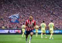 Chivas derrota al América en el Clásico Nacional y consigue su sexta victoria consecutiva Chivas derrota al América en el Clásico Nacional y consigue su sexta victoria consecutiva