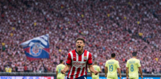 Chivas derrota al América en el Clásico Nacional y consigue su sexta victoria consecutiva Chivas derrota al América en el Clásico Nacional y consigue su sexta victoria consecutiva