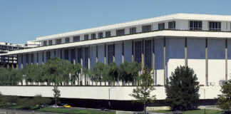Donald Trump anuncia el cierre temporal del Kennedy Center de Washington Donald Trump anuncia el cierre temporal del Kennedy Center de Washington