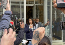 La periodista Georgia Fort se declara inocente de los cargos derivados de una protesta La periodista Georgia Fort se declara inocente de los cargos derivados de una protesta