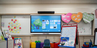 En California ya era difícil encontrar guarderías infantiles; las redadas lo ha empeorado En California ya era difícil encontrar guarderías infantiles; las redadas lo ha empeorado