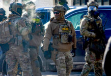 Trabajadores de la salud quieren a ICE fuera de los hospitales; los estados azules responden Trabajadores de la salud quieren a ICE fuera de los hospitales; los estados azules responden