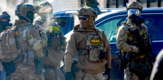 Trabajadores de la salud quieren a ICE fuera de los hospitales; los estados azules responden Trabajadores de la salud quieren a ICE fuera de los hospitales; los estados azules responden