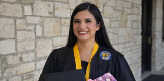 Juez ordena regresar a estudiante deportada a Honduras durante Acción de Gracias Juez ordena regresar a estudiante deportada a Honduras durante Acción de Gracias