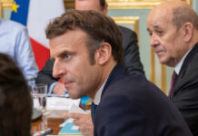 Macron quiere restablecer comunicación con Rusia “con total transparencia” Macron quiere restablecer comunicación con Rusia "con total transparencia"