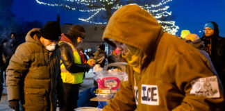 El movimiento anti-ICE no es solo una cuestión de política: es un movimiento social de cuidados El movimiento anti-ICE no es solo una cuestión de política: es un movimiento social de cuidados