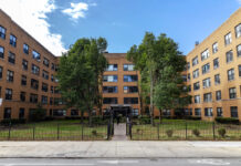 La verdadera historia detrás de la redada de ICE en un edificio de apartamentos de Chicago La verdadera historia detrás de la redada de ICE en un edificio de apartamentos de Chicago