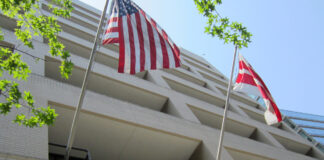 Jeff Bezos ordena profundos recortes en el The Washington Post; 300 se quedan sin empleo Jeff Bezos ordena profundos recortes en el The Washington Post; 300 se quedan sin empleo