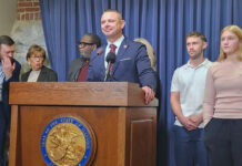 Senador republicano de Illinois presiona para prohibir el aborto, pierde puesto de liderazgo Senador republicano de Illinois presiona para prohibir el aborto, pierde puestos de liderazgo