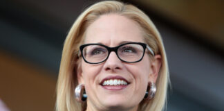 Ex senadora independiente de Arizona gastó ilegalmente $700,000 de fondos de campaña Senadora independiente de Arizona gastó ilegalmente $700,000 de fondos de campaña