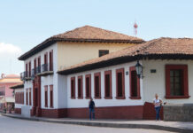 Violencia tras muerte de “El Mencho” obliga a suspender clases en 14 estados Violencia tras muerte de “El Mencho” obliga a suspender clases en 14 estados