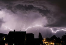 Sistema de tormentas azota sureste de EEUU; activan alertas de tornado Sistema de tormentas azota sureste de EEUU; activan alertas de tornado