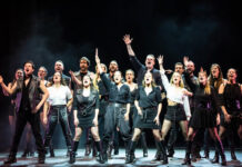 Alejandra Guzmán rompe placa de “Malinche” en pleno festejo de aniversario Alejandra Guzmán rompe placa de "Malinche" en pleno festejo de aniversario