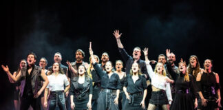 Alejandra Guzmán rompe placa de “Malinche” en pleno festejo de aniversario Alejandra Guzmán rompe placa de "Malinche" en pleno festejo de aniversario