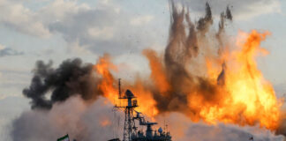 Estados Unidos bombardea un buque iraní; dice que el triunfo es “devastador” Estados Unidos bombardea un buque iraní; dice que el triunfo es “devastador”