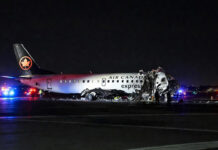 Avión de Air Canada choca contra camión de bomberos en Aeropuerto LaGuardia, Nueva York Avión de Air Canada choca contra camión de bomberos en Aeropuerto LaGuardia, Nueva York