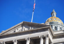 Colorado impulsa proyecto de ley para regular plataformas de chatbots con IA Colorado impulsa proyecto de ley para regular plataformas de chatbots con IA