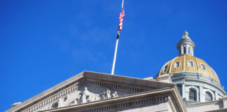 Colorado impulsa proyecto de ley para regular plataformas de chatbots con IA Colorado impulsa proyecto de ley para regular plataformas de chatbots con IA