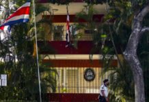 Costa Rica cierra embajada en La Habana; pide a Cuba reducir su personal diplomático Costa Rica cierra embajada en La Habana; pide a Cuba reducir su personal diplomático