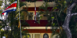 Costa Rica cierra embajada en La Habana; pide a Cuba reducir su personal diplomático Costa Rica cierra embajada en La Habana; pide a Cuba reducir su personal diplomático