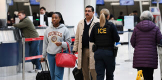 EEUU despliega agentes del ICE en aeropuertos; realizarán control de pasajeros EEUU despliega agentes del ICE en aeropuertos; realizarán control de pasajeros