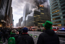 Se incendia edificio en Manhattan, Nueva York, en pleno desfile de Saint Patrick’s Day Se incendia edificio en Manhattan, Nueva York, en pleno desfile de Saint Patrick's Day